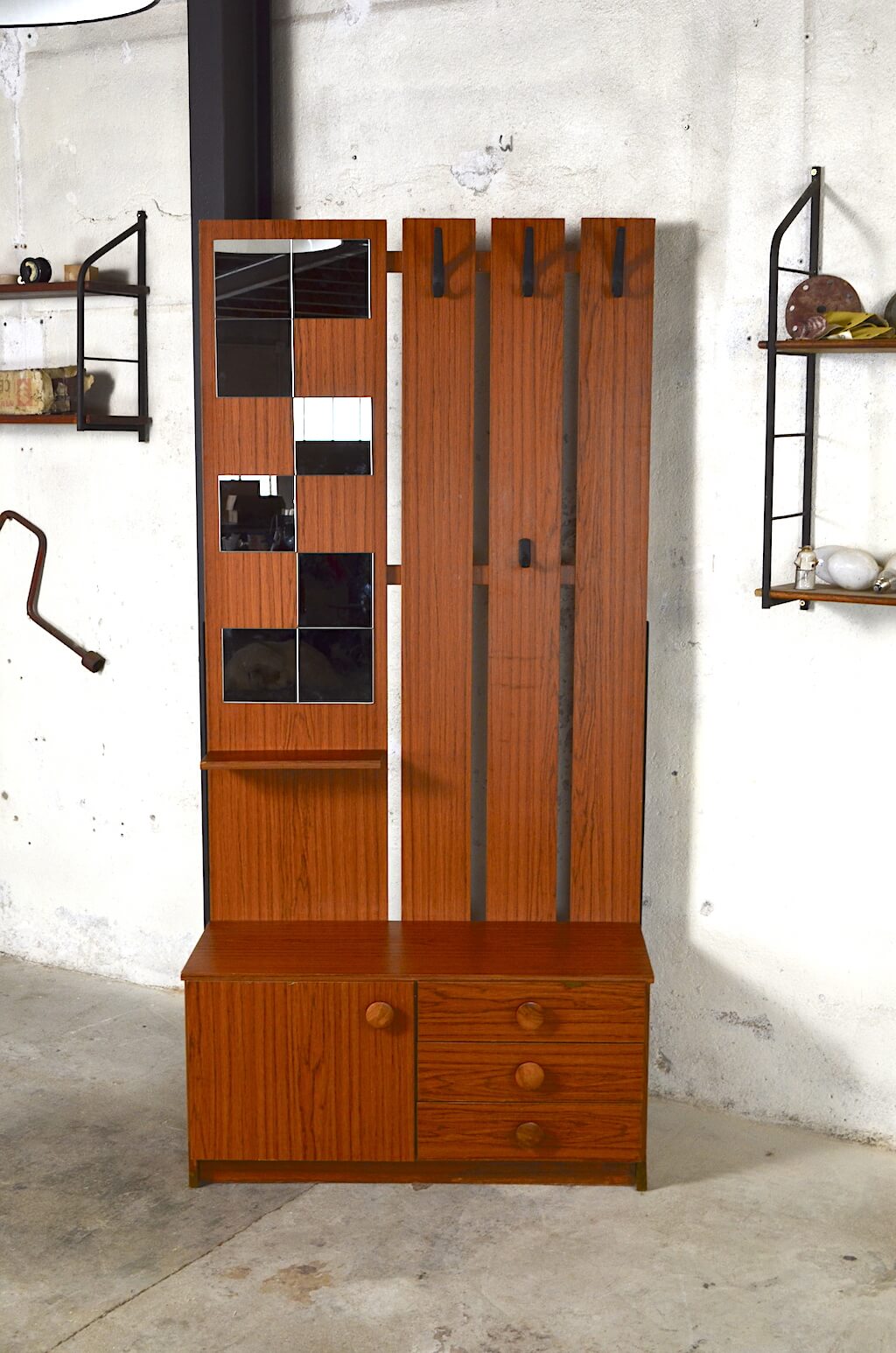 Meuble vestiaire Eddy design vintage rétro 1970 RetourVersLeVintage.fr